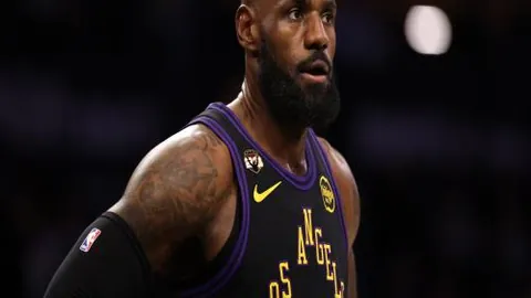 热血激战！枪手对垒热刺：埃泽、因卡皮耶首发出场，里沙利松、帕利尼亚全力开火！